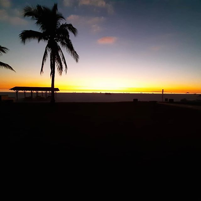 A beautiful sunset tonight on Siesta Key. #siestakeypaddleboards #siestakey #sunset #siesta #siestakeysunset #palmbayclub