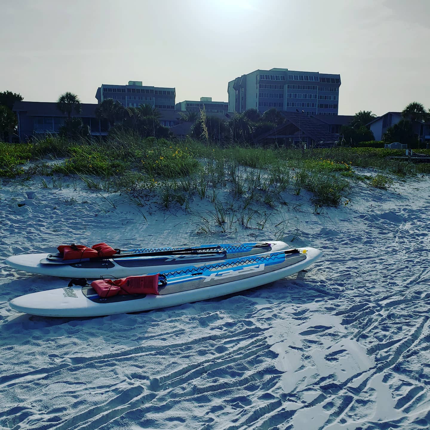 A beautiful HOT morning for a paddle at #siestakeypaddleboards #siestakey #siesta